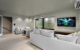 Spacious & Lovely Aurora Apartment I Free Parking